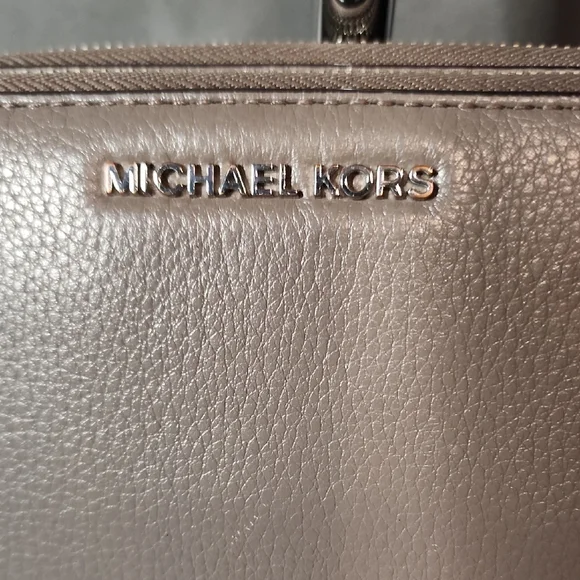 Michael Kors Taupe Travel DELUXE Wallet - Picture 2 of 9